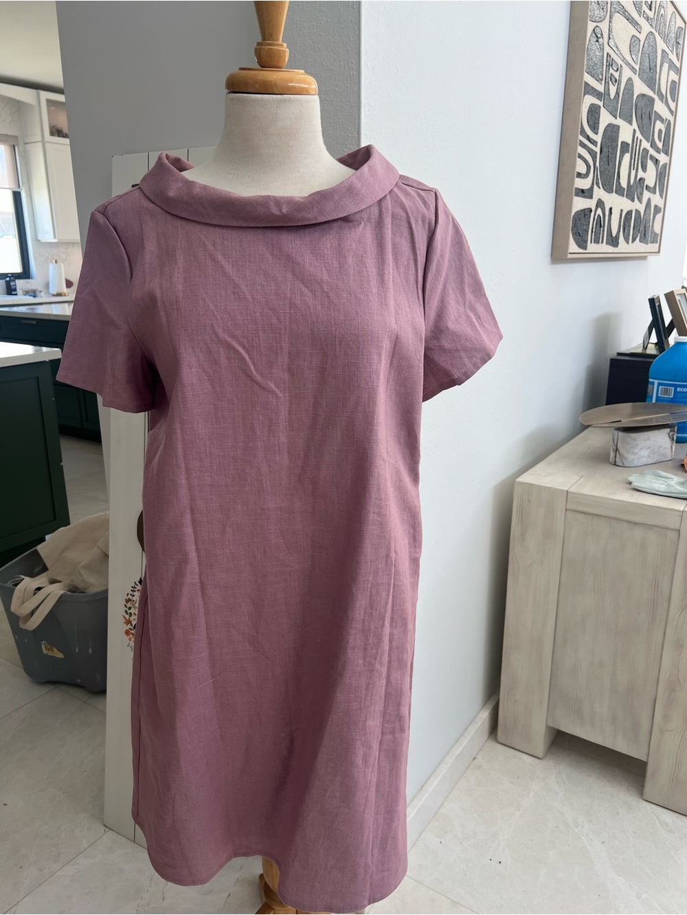 Short-Sleeve Mauve Shift Dress with Rolled Collar